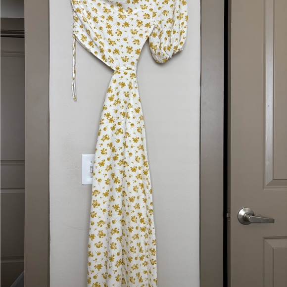 Sabo White and Gold Dress - Picture 3 of 3